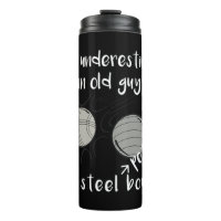 Onderschat nooit een oude man met Petanque Boule