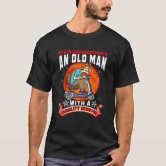 Onderschat nooit een oude Man mobiliteitscooter T-shirt