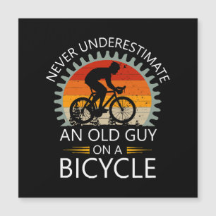 Onderschat nooit een oude man op een fiets