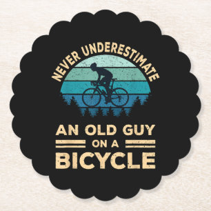 Onderschat Nooit Een Oude Man Op Een Fiets Grappig Kartonnen Onderzetters