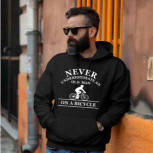 Onderschat nooit een oude man op een fiets hoodie