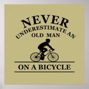 onderschat nooit een oude man op een fiets poster
