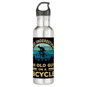 Onderschat nooit een oude man op een fiets. waterfles 