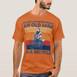Onderschat nooit een oude man op een fietscyclin t-shirt