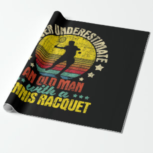 Onderschat nooit een oude man - Tennisracket-spo Cadeaupapier
