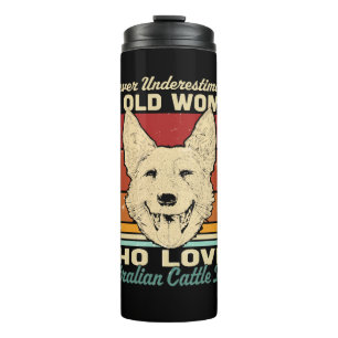 Onderschat nooit een oude vrouw die van Austral ho Thermosbeker