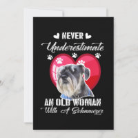 Onderschat nooit een oude vrouw met een schnauzer
