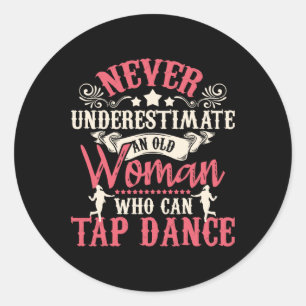 Onderschat nooit een oude vrouw - Tap Dancing Tap Ronde Sticker
