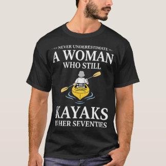 Onderschat nooit een vrouw die nog steeds kajakt t-shirt