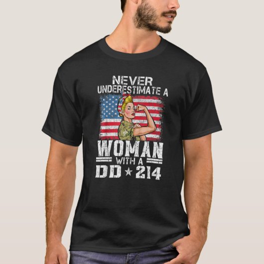 Onderschat nooit een vrouw met DD-214 Proud US V T-shirt (Voorkant)