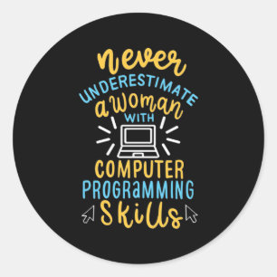 Onderschat nooit een vrouw met een computer ronde sticker