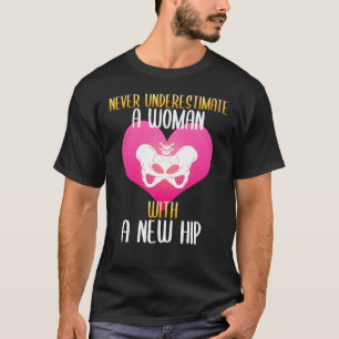 Onderschat nooit een vrouw met een nieuwe heup t-shirt