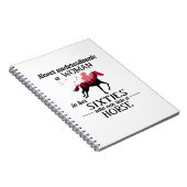 Onderschat nooit een vrouwelijk rijpaard in zestig notitieboek (Rechterzijde)