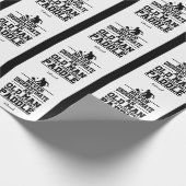 Onderschat nooit oud Man Funny Black Pickleball Cadeaupapier (Hoek)