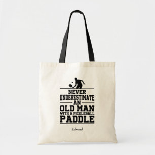 Onderschat nooit oud Man Funny Black Pickleball Tote Bag
