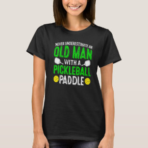 Onderschat nooit oud Man met Pickleball Paddle T-shirt