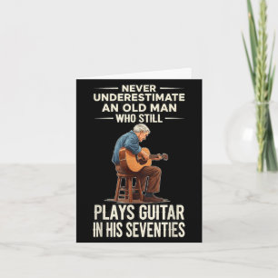 Onderschat oude man speelt gitaar 70s grappig kaart