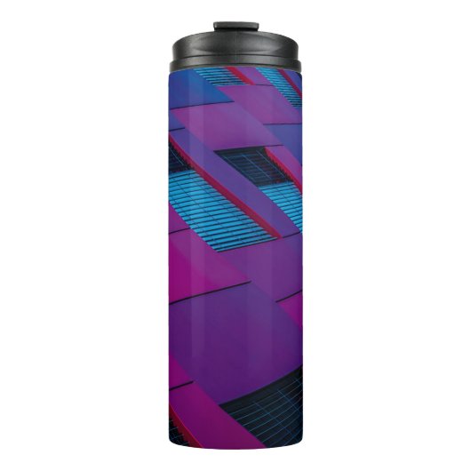 Onderste uitzicht van het paarse gebouw thermosbeker (Voorkant)