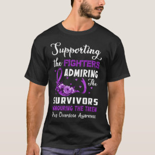 Ondersteunende strijders die de overdosis van een t-shirt