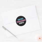 Ondersteuning van transgenderrechten ronde sticker (Envelop)