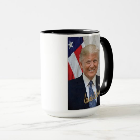 ONDERTEKEND DOOR PRESIDENT TRUMP MOK (Voorkant rechts)