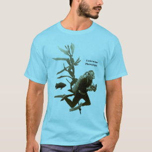Onderwaterscène met duiker en camera t-shirt