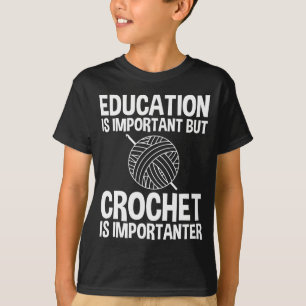 Onderwijs is belangrijk, maar haken is belangrijk t-shirt