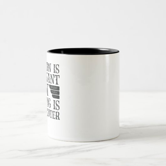 Onderwijs is belangrijk, maar het schilderen is be tweekleurige koffiemok (Center)