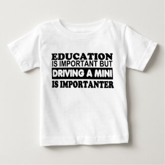 Onderwijs is belangrijk, maar rijden in een Mini..