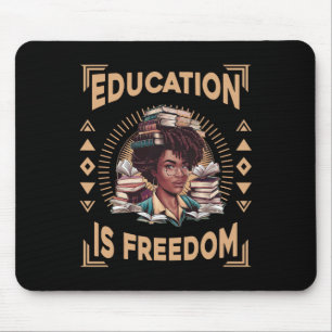 Onderwijs is een zwarte historiek van Freedom Afri Muismat