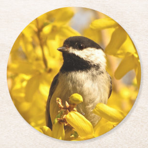 Onderzetter van rond papier voor vogel- en gele bl