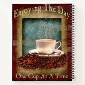 One Cup tegelijk - Grote laptop Notitieboek (Achterkant)