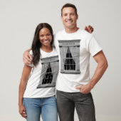 One Dark Window: griezelig en stijlvol T-shirt op  (Unisex)