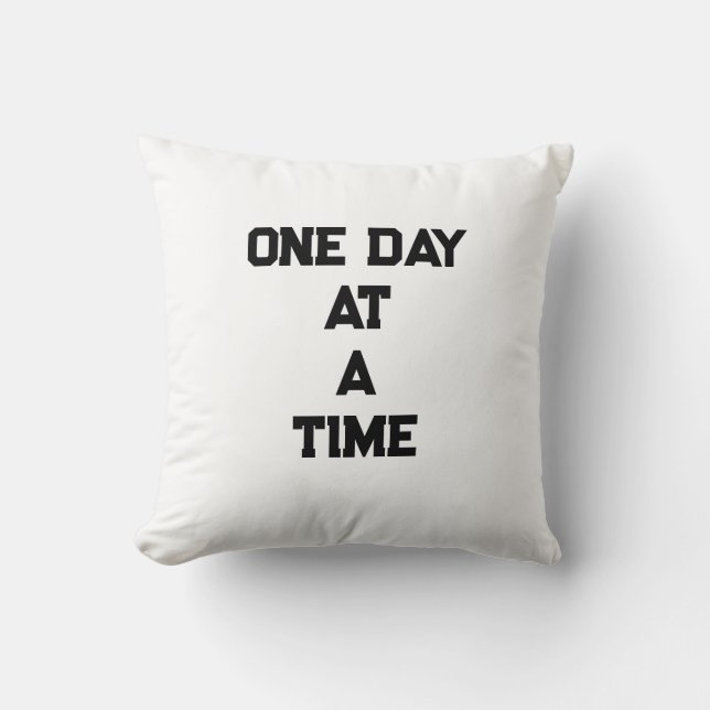 One Day At A Time  Motivational Throw Pillow  Kussen (Voorkant)