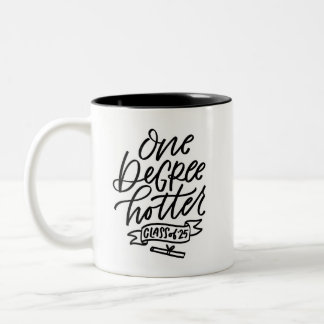 One Degree Hotter 2025 Handlettered Tweekleurige Koffiemok