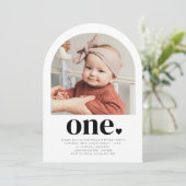 One Heart Arch Foto Eerste verjaardag Uitnodiging (Staand voorkant)