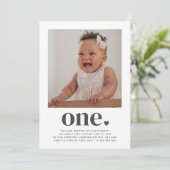 One Heart Carré Photo First Birthday Invitation (Debout devant)
