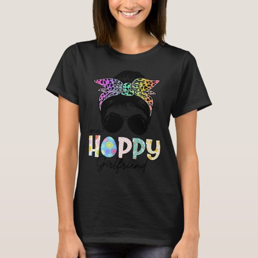 One Hoppy Girlfriend Leopard Messy Bun Easter Day T-shirt (Voorkant)