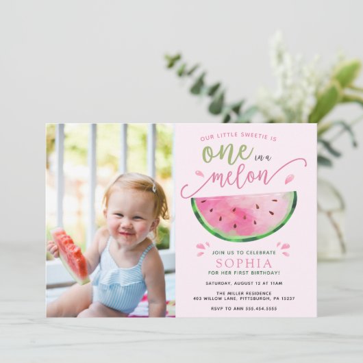 One in a Melon Watermelon Verjaardagsuitnodiging Kaart (Staand voorkant)