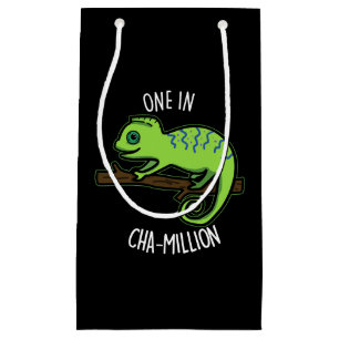 One in Cha-Million Funny Chameleon Pun Dark BG Klein Cadeauzakje
