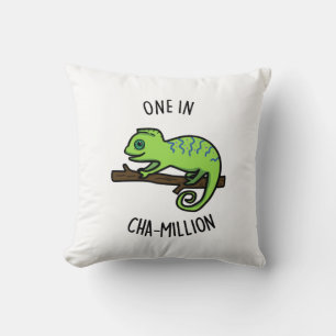 One in Cha-Million Funny Chameleon Pun Kussen