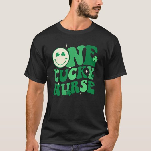 One Lucky Nurse Shamrock Groovy Happy St Patrick's T-shirt (Voorkant)