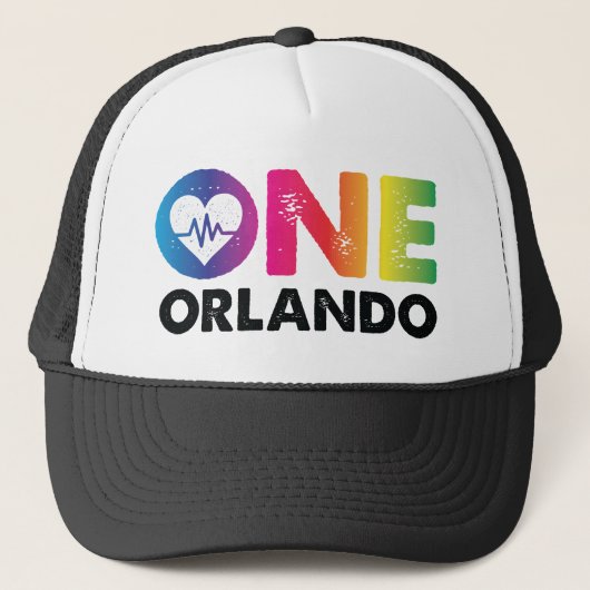 One Orlando One Pulse Rainbow Heart Trucker Pet (Voorkant)