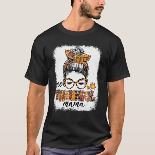 One Thankful Mama Messy Bun Fall Leaves Autumn Tha T-shirt (Voorkant)