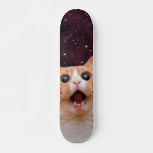 Ongelofelijk ruimtekat skateboard