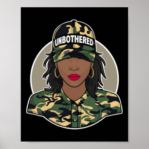 Ongestoorde zwarte vrouw met locs camouflage Zwart Poster