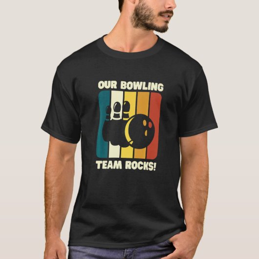 Ons Bowling team zet de Bowling-spelden en de Bowl T-shirt (Voorkant)