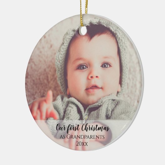Ons eerste kerstfeest als grootouders 2 Fotoscript Keramisch Ornament (Links)