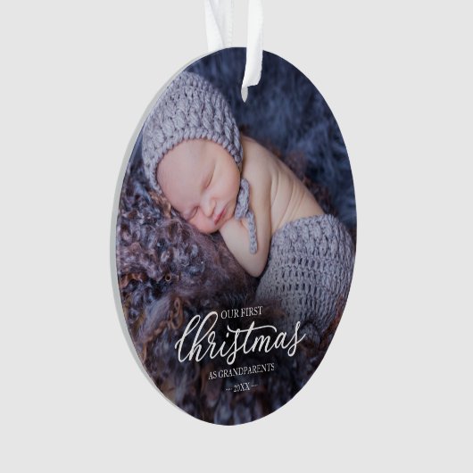 Ons eerste kerstfeest als grootouders White Script Ornament (voorkant)