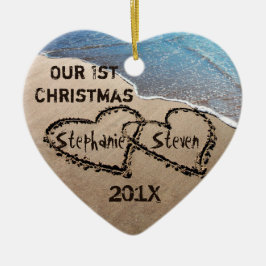 Ons eerste kerstfeest twee hart in de zand keramisch ornament